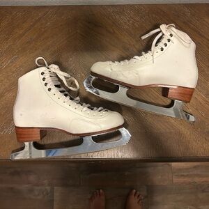 Vintage Riedell Figure Skates Size 8 W/ Mitchell & King (MK) Sheffield, England